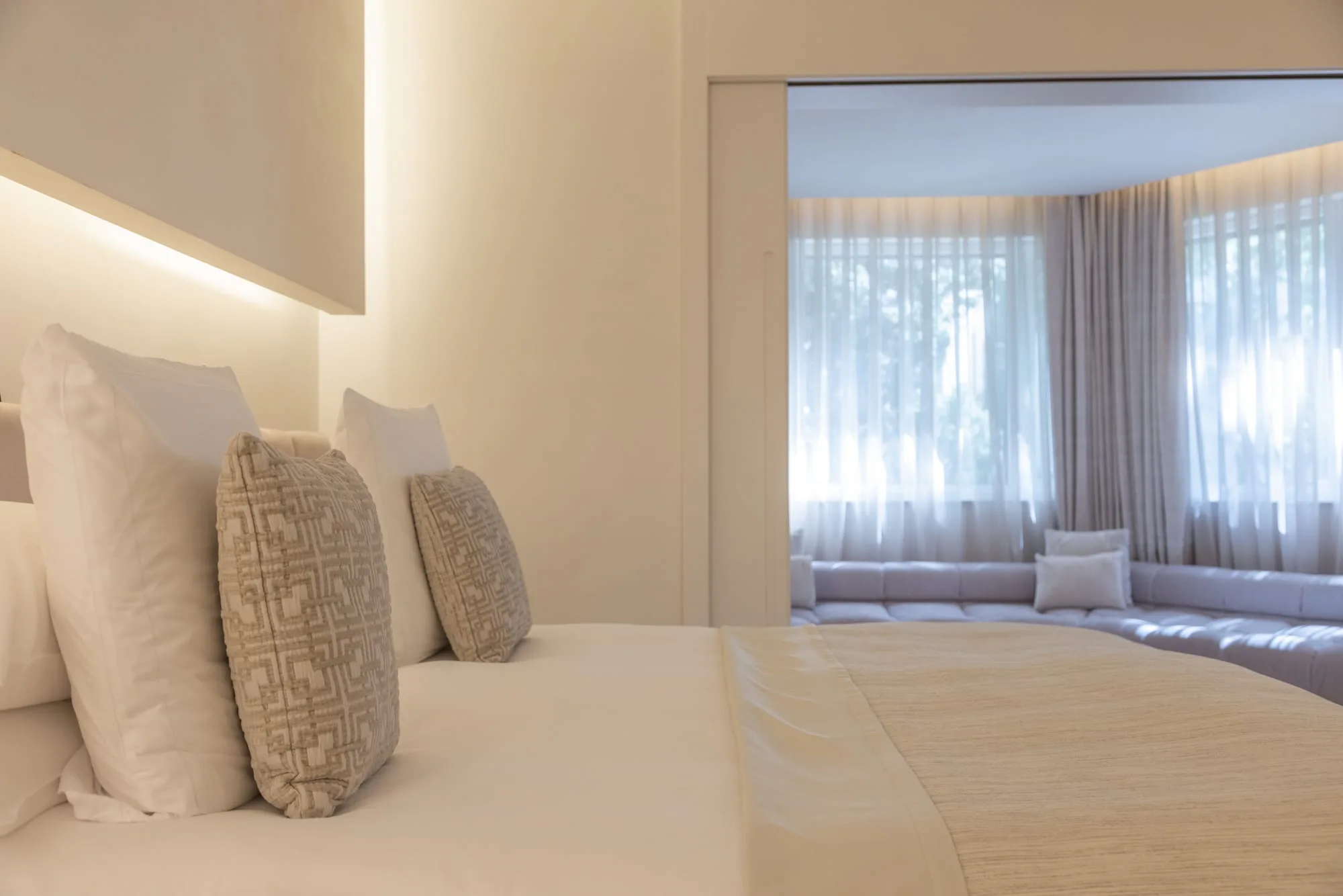 Designer retreats  
to disconnect